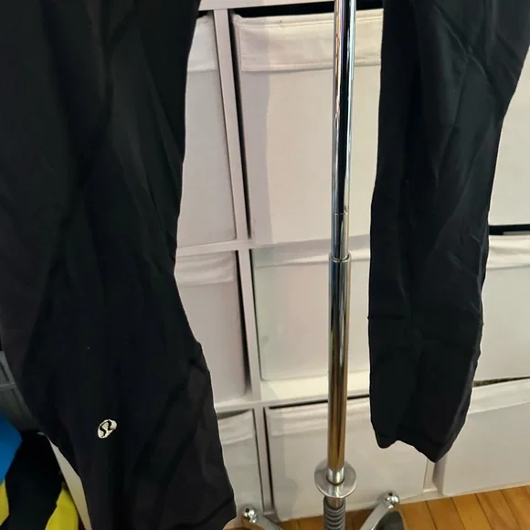 Lululemon - Picture 2 of 11